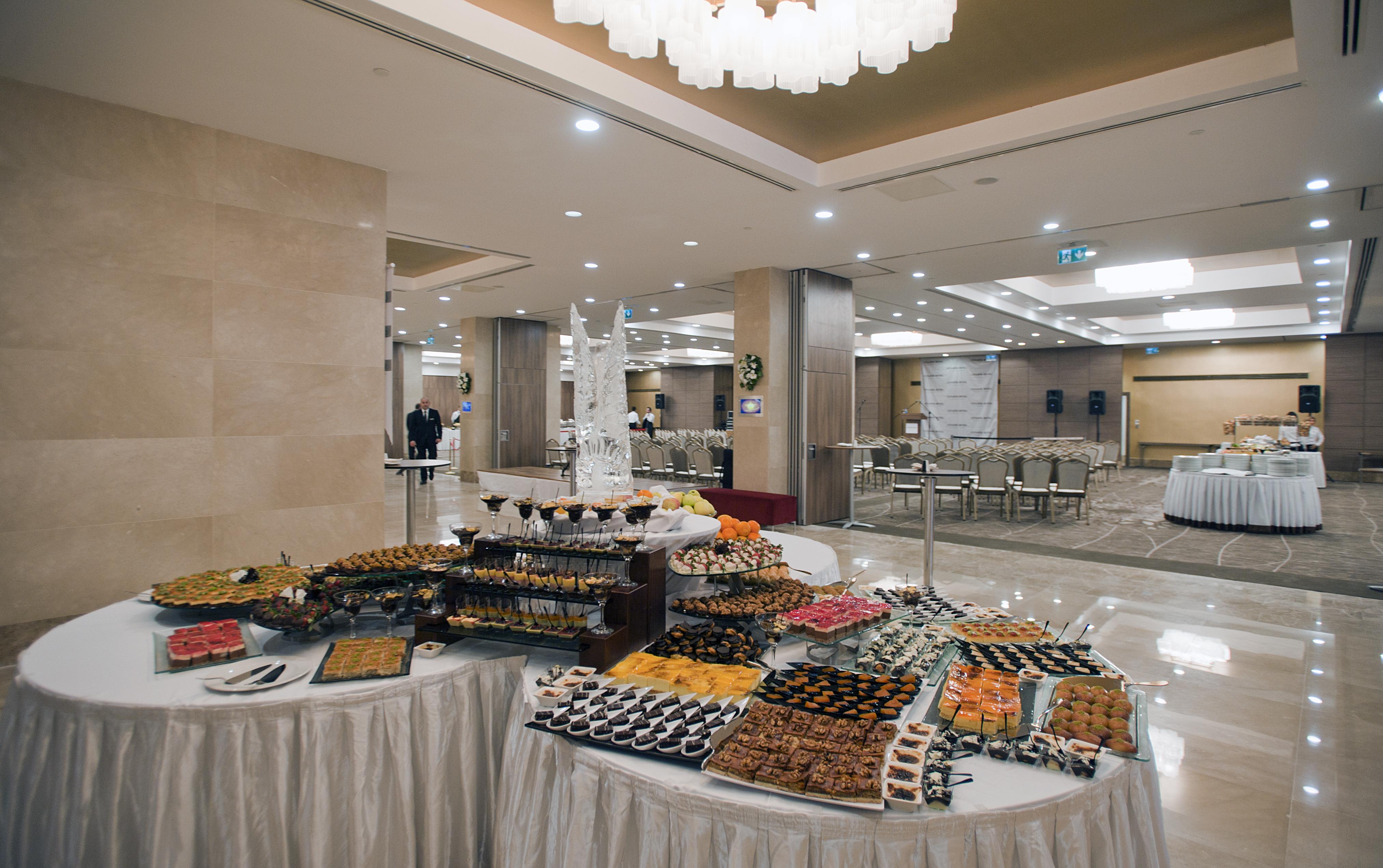 Cevahir Hotel Istanbul Asia Exterior foto A buffet at a hotel