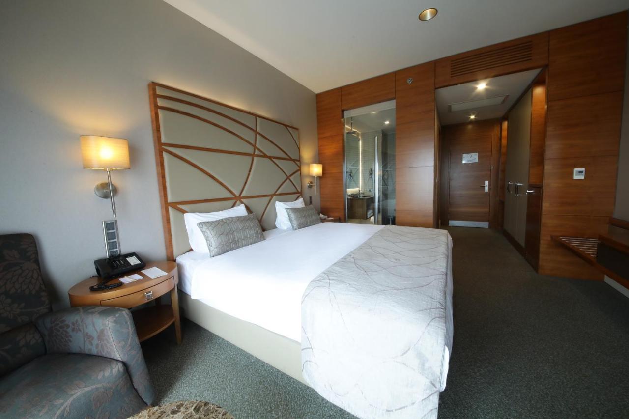 Cevahir Hotel Istanbul Asia Exterior foto A room at the hotel